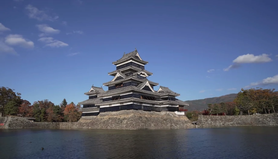 Recorriendo el castillo de Matsumoto, en Japón