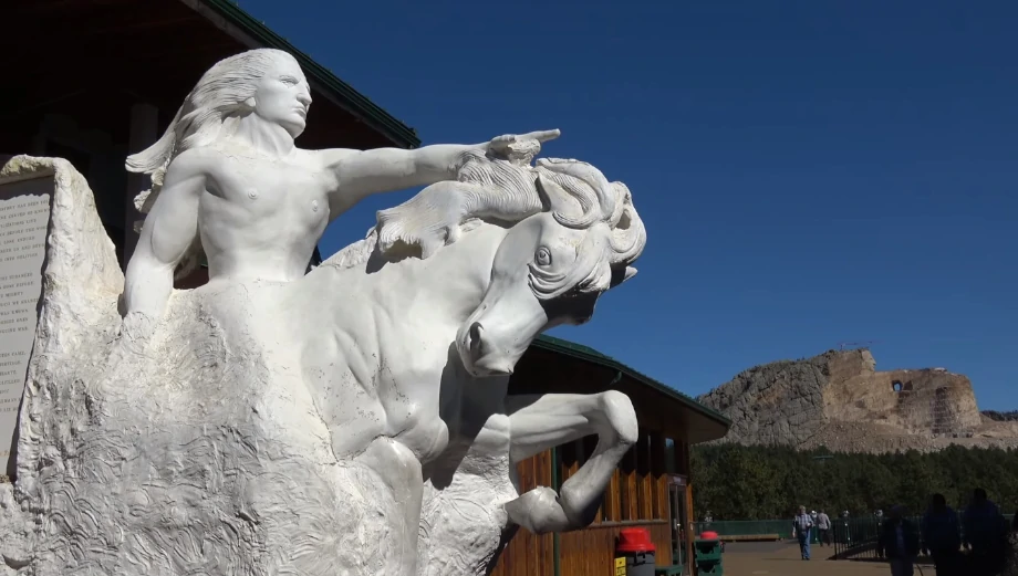 caballo loco escultura