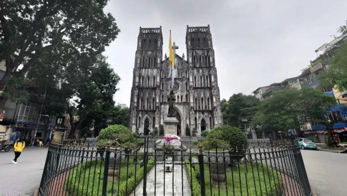 catedral hanoi vietnam
