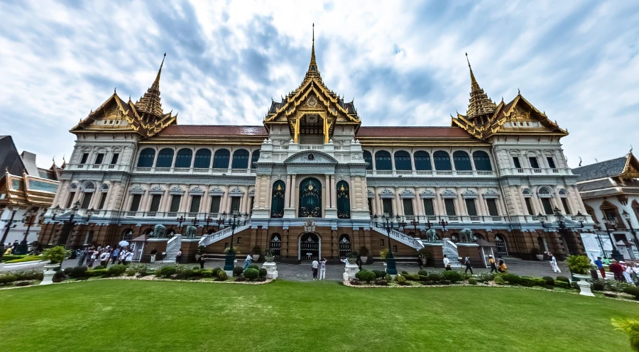 Chakri Maha Prasat, arquitectura europea y tailandesa en el Gran Palacio de Bangkok