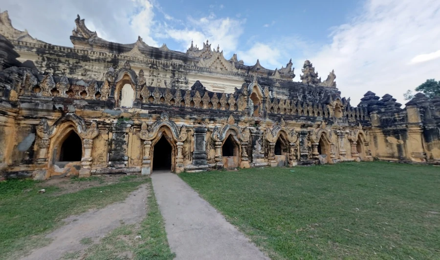 Maha Aungmye Bonzan, el monasterio de ladrillo de Awa, en Mandalay