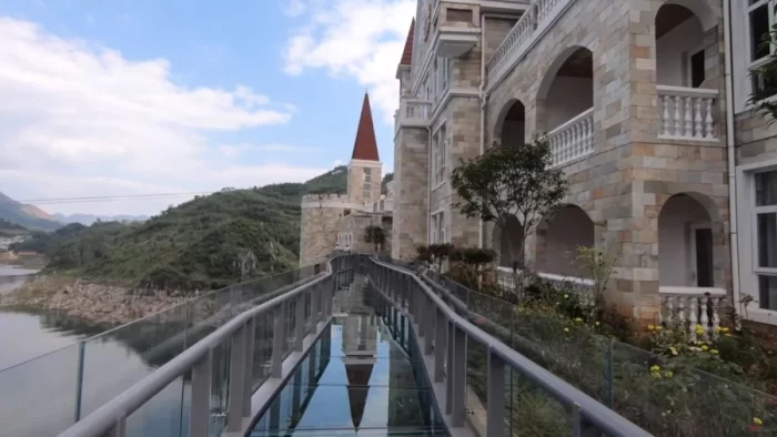 pasarela vidrio Jilong Castle Country Club Resort